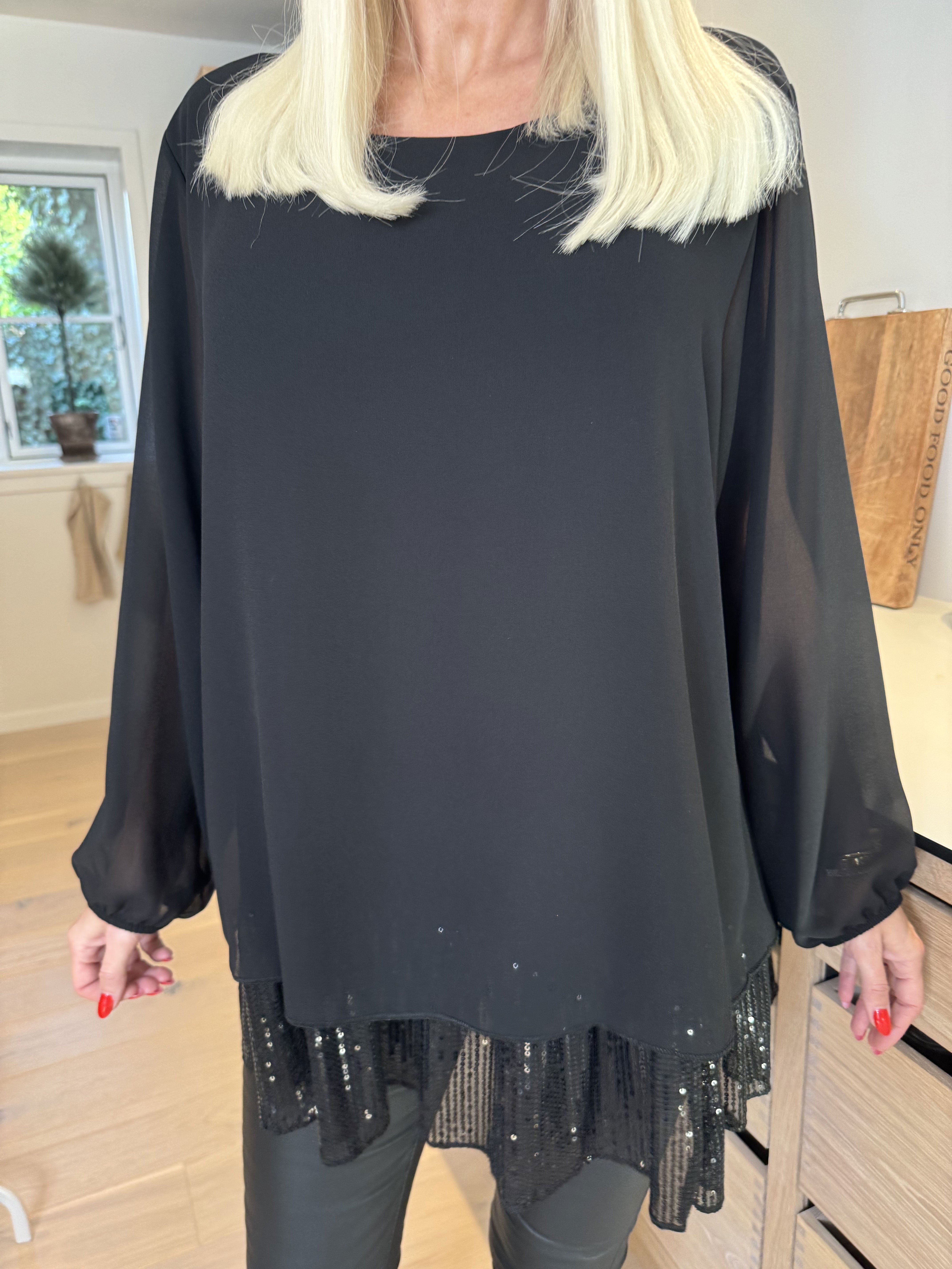 Luby - Tunika i chiffon med pailetter forneden